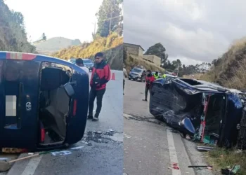 El minibus se volcó a un costado de la carretera/RRSS