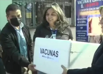 Entrega de vacunas contra el sarampión al Sedes de Cochabamba. FOTO: Captura BTV