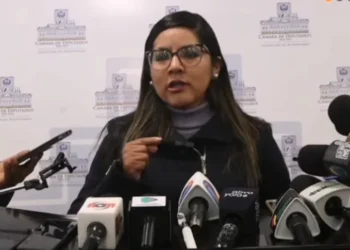 La diputada Claros informó que la vigilia contra el litio permanece. Foto: Contacto Bolivia.