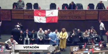 Los legisladores abandonaron el hemiciclo pasadas las 04.00 de la madrugada. Foto: Captura.