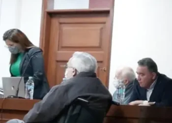 Ramón Alaix y Marcos Recolons en el reinicio del juicio por pederastia clerical. FOTO: Pedro Lima