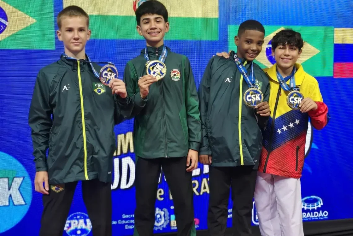 Un momento de la premiación del certamen de karate.