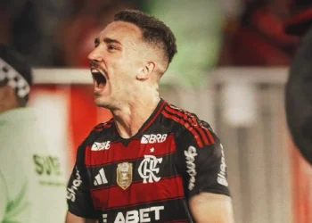 Festejo de Leo Ortiz en la victoria de Flamengo. (FOTO: Clube de Regatas do Flamengo)