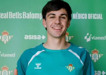 Gonzalo Petit es presentado en Betis. (FOTO: Real Betis Balompié)