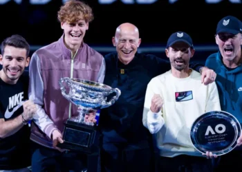 Jannik Sinner junto a su equipo en el Open de Australia. (FOTO: @RedesSociales)