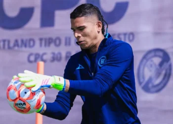 Kevin Mier en un entrenamiento con el Cruz Azul. (FOTO: Club de Futbol Cruz Azul)