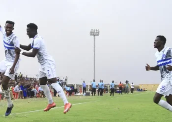 Los jugadores de Al Hilal festejan un gol ante Hay Al Wadi en un partido de la liga sudanesa en Berber. (FOTO: AFP)