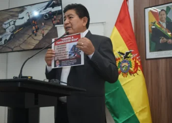 El ministro Montaño advierte los riesgos de privatizar BoA. Foto: APG.