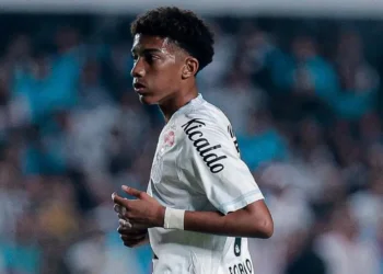 l hijo de Robinho hizo su debut como jugador profesional con 17 años. (FOTO: RRSS)