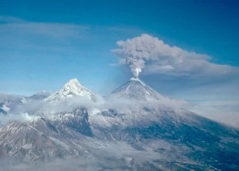 El volcán Kliuchevskoi, en el extremo oriente de Rusia. Foto: Volcanian