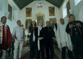Artistas del país unieron su voces para interpretar la cueca 'De regreso', de la cantautora y poetisa Matilde Casazola. FOTO: Captura Ministerio de Culturas