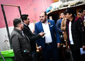 El ministro de Gobierno, Roberto Ríos, llega al penal de San Roque, Sucre. (Foto: Ministerio de Gobierno)