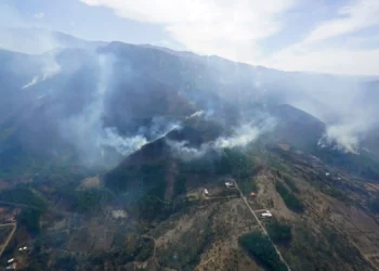 El 80% del incendio en la serranía de Sama está controlado. FOTO: Defensa Civil.