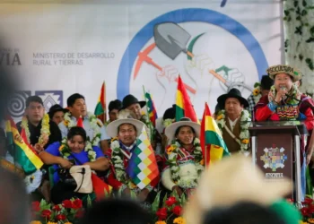 El presidente Luis Arce participa en un evento en Caranavi, La Paz.