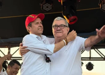El candidato presidencial Jorge Tuto Quiroga y el exprefecto de Pando, Leopoldo Fernández.