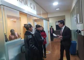Un funcionario del Ejecutivo municipal intentó dejar un trámite en el Sitram. FOTO: Javier Escalier