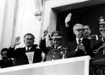 Mario Gutiérrez, Hugo Banzer Suarez y Víctor Paz Estenssoro. Archivo La Razón.