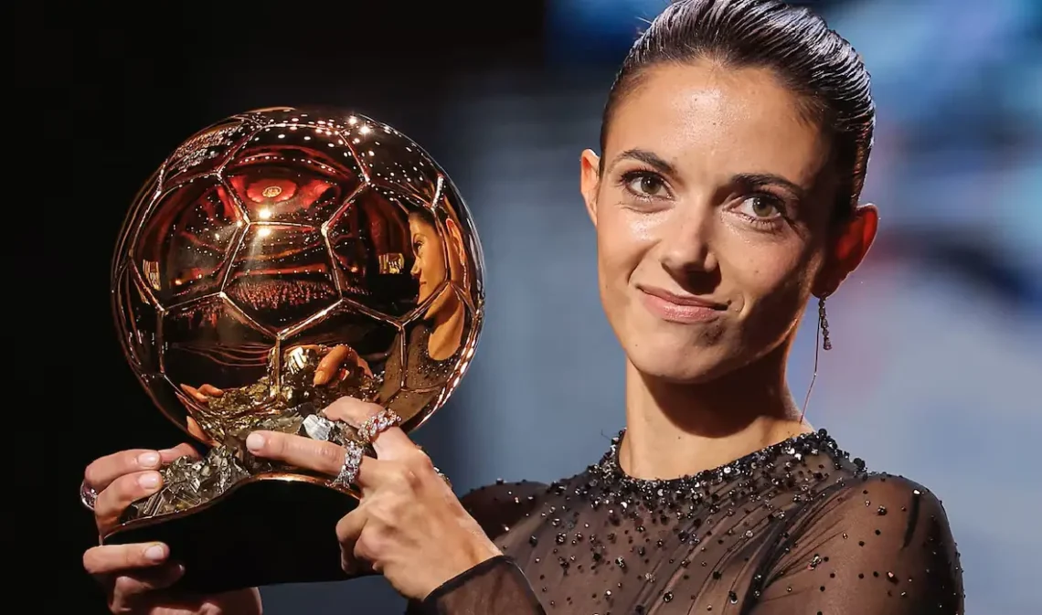 Aitana Bonmatí recibe el Balón de Oro 2023.(FOTO: AFP)