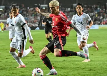 El futbolista del Manchester United Alejandro Garnacho en un partido amistoso en Hong Kong. (FOTO: AFP)