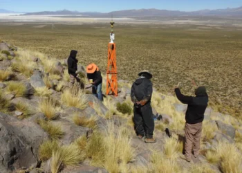 El trabajo en uno de los hitos fronterizos. Foto: Cancillería.