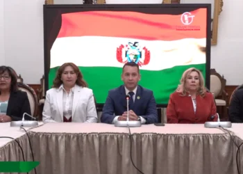 El presidente del TSJ, Romer Saucedo, brinda una conferencia de prensa.