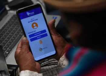 La cédula de identidad en formato digital a través de la app "Mi Identidad". Foto (ABI)
