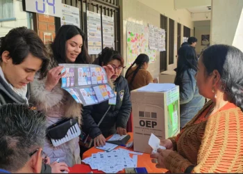 Jornada de votación en uno de los recintos electorales del La Paz.