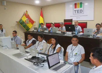 Conteo de las actas en el Tribunal Electoral de Beni .