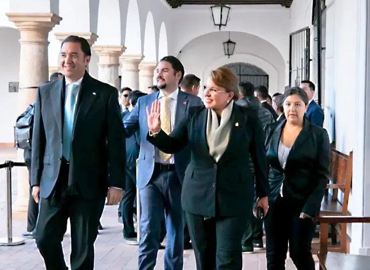 Las reunión de los presidente Luis Arce, de Bolivia, y Xiomara Castro, Honduras. Foto: gobiernos de Bolivia y Honduras.