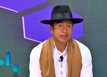 El viceministro de Turismo, Hiver Flores, invitó a la población a votar. Foto: Captura Bolivia Tv.