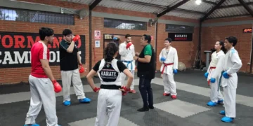 Parte del entrenamiento de la selección de karate (Feboka)