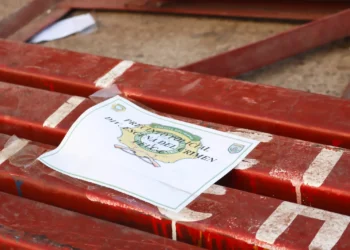 La Policía precintó los materiales usados para montar la estructura. Foto: APG.