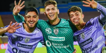 Los jugadores de Independiente del Valle  celebran su pase a cuartos de final (AFP).