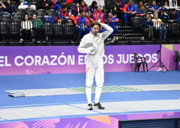 El esgrimista paceño Esteban Mayer en Asunción, Paraguay, dio la primera medalla dorada a Bolivia en los Panamericanos Jr (COB).