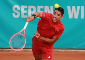 El tenista beniano Murkel Dellien en pleno partido (FBT)