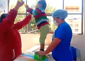 Los niños reciben atención gratuita. Foto: Ministerio de Salud.