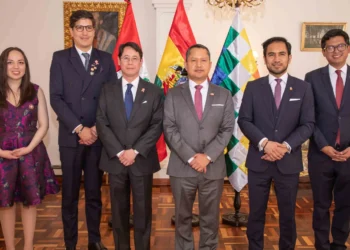 Joseline Aguilar, Daniel Fernández, Daniel Oie, Carlos Montoya, Elvis Ojeda y Daniel Sandoval.