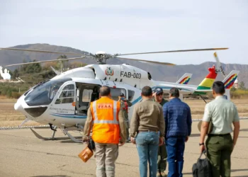 El presidente Luis Arce y otras autoridades hicieron el sobrevuelo. Foto: Facebook Lucho Arce.