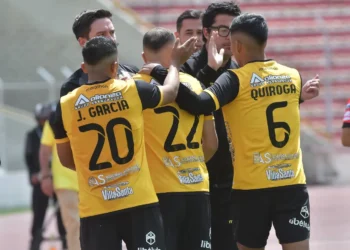 Los atigrados celebran el segundo gol en el Hernando Siles (APG).