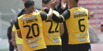 Los atigrados celebran el segundo gol en el Hernando Siles (APG).