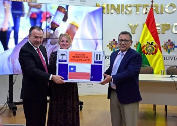 La entrega del nuevo lote de vacunas. Foto: Ministerio de Salud.