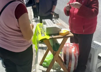 Hubo servicio para plastificar el carnet de sufragio. Foto: Erika Ibáñez.