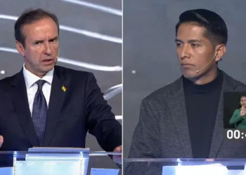 Jorge Tuto Quiroga y Andrónico Rodríguez participan del primer debate presidencial organizado por el TSE .