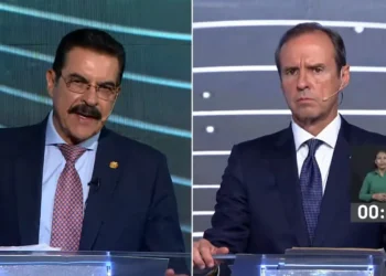 Manfred Reyes Villa y Jorge Tuto Quiroga participan del primer debate presidencial organizado por el TSE.