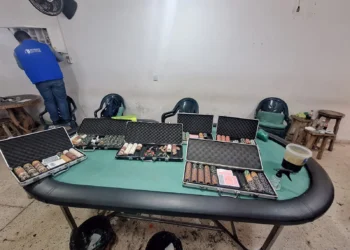 La mesa donde se realizaba el torneo de póker. Foto: AJ.