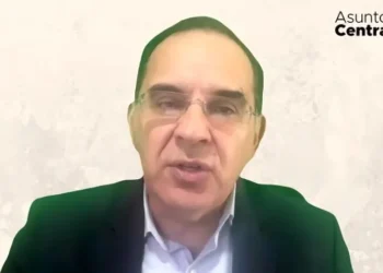 El periodista Tufi Aré en entrevista con Piedra, Papel y Tinta de La Razón.