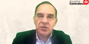 El periodista Tufi Aré en entrevista con Piedra, Papel y Tinta de La Razón.
