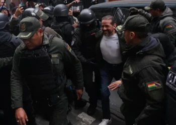 Luis Fernando Camacho ingresando al juzgado. Foto: APG.