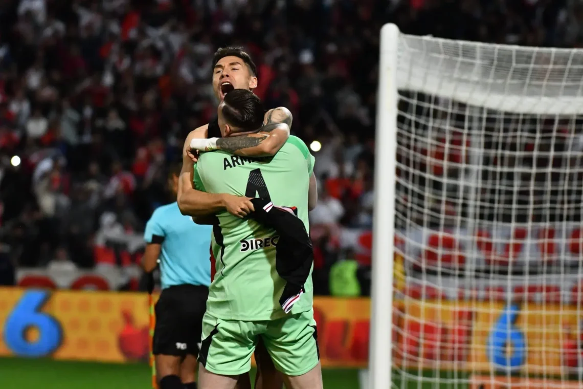 Gonzalo Montiel y Franco Armani celebran en River. (Club Atlético River Plate)