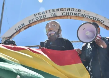 Seguidores de Camacho llegan hasta el penal de Chonchocoro. (Foto: APG)